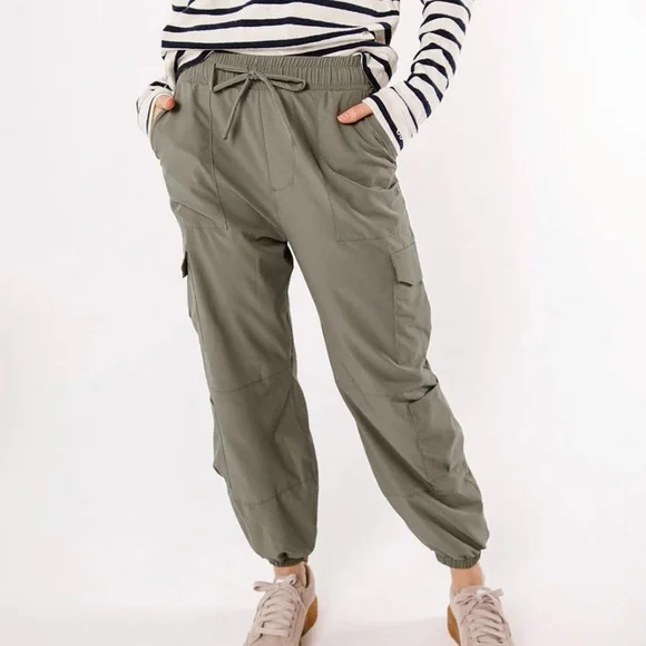 Albion L Jetsetter Cargo Joggers in Olive Green - Picture 1 of 9